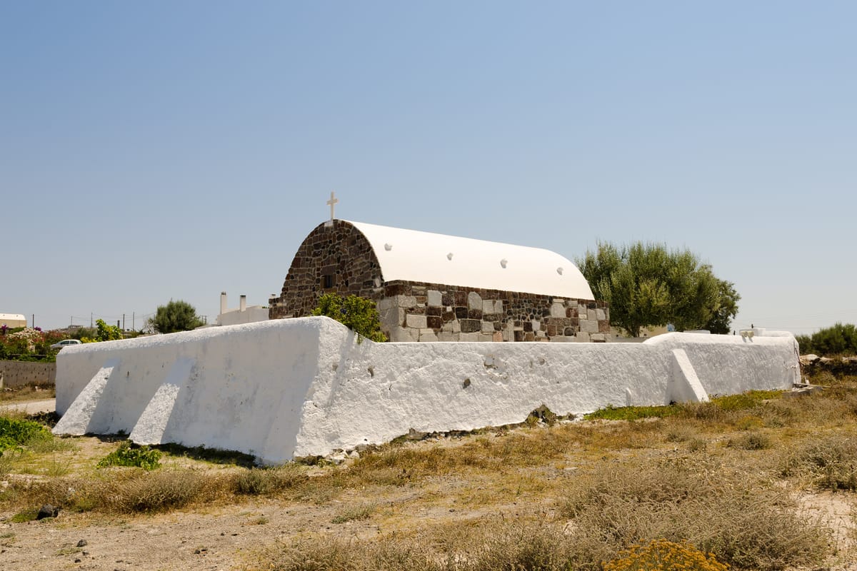 A whitewashed chapel in the lanes of Megalochori, the village of the Gavalas winery