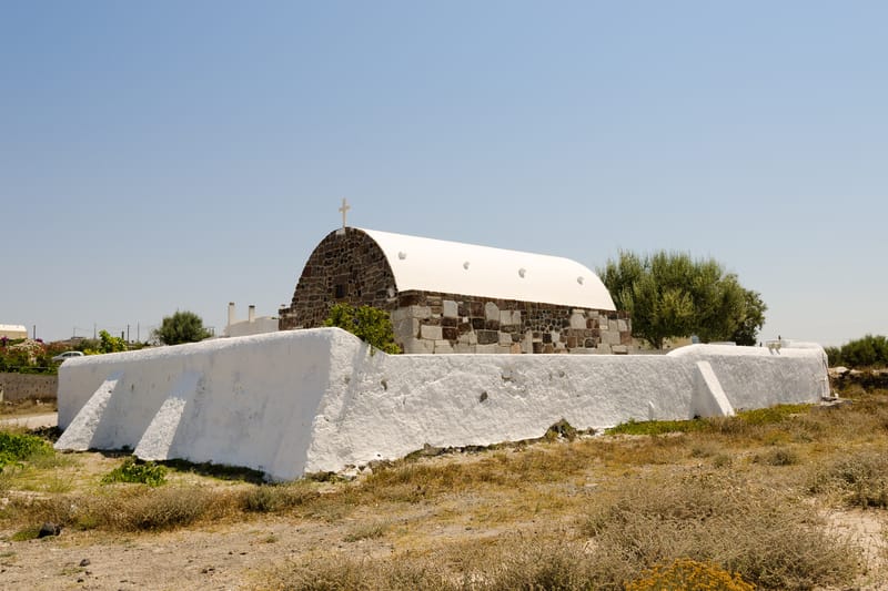 A whitewashed chapel in the lanes of Megalochori, the village of the Gavalas winery